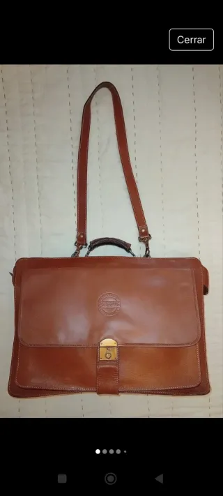 Maletín de cuero marrón