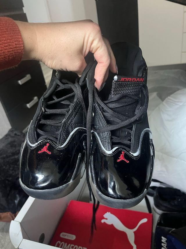 Zapatillas Jordan Negras y Plateadas