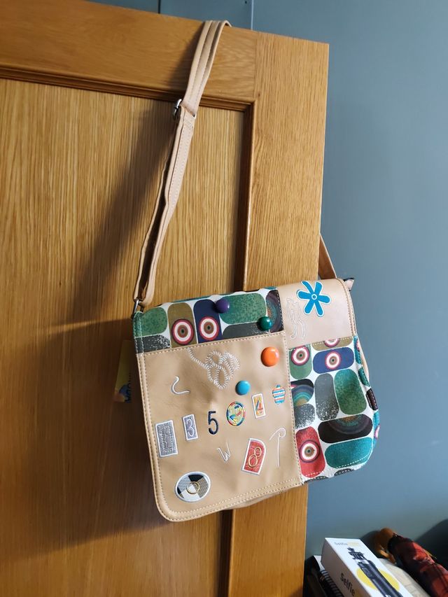 Bolso bandolera beige y multicolor