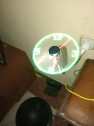 Ventilador con reloj LED USB