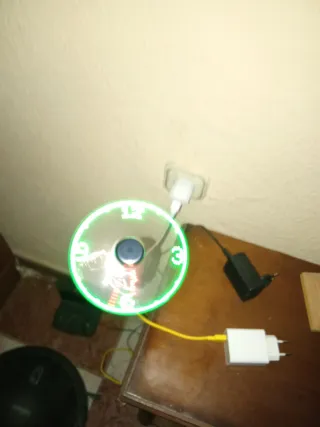 Ventilador con reloj LED USB