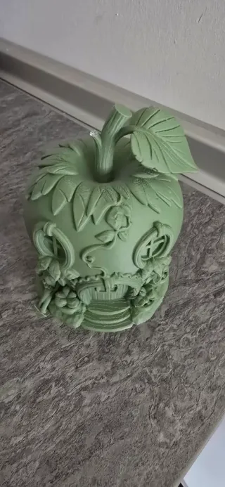 Piccola casa a forma di mela, ispirata al mondo delle fate