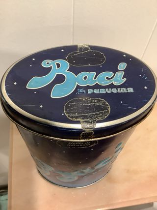 Antigua Caja Metálica Baci Perugina