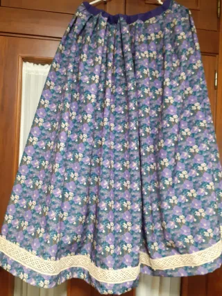 Falda huertana floral con encaje