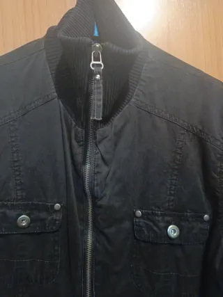 Cazadora negra cómoda