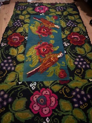 Tappeto in lana con uccelli e fiori