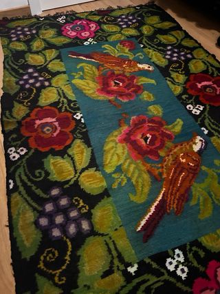 Tappeto in lana con uccelli e fiori