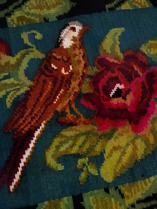 Tappeto in lana con uccelli e fiori