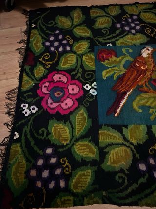 Tappeto in lana con uccelli e fiori