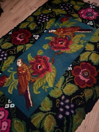 Tappeto in lana con uccelli e fiori