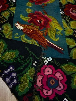 Tappeto in lana con uccelli e fiori