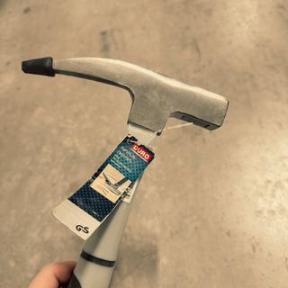 Martillo de albañil con mango ergonómico