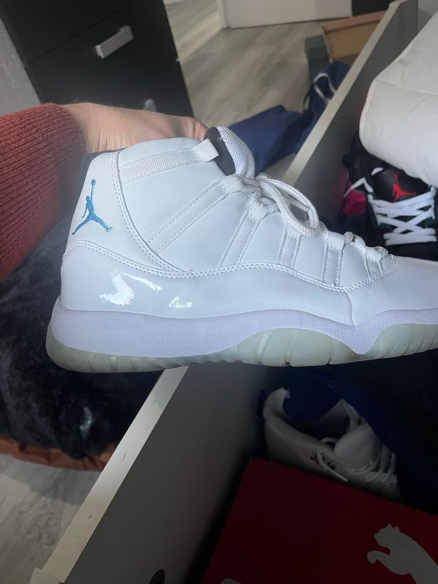 Zapatillas Jordan Blancas y Azules