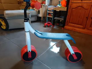 Bici infantil 3 rodas. Ten 2 posicions.