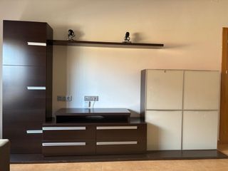 Mueble de comedor madera y cristal