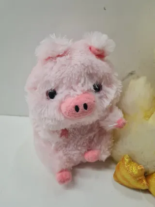 Lote 4 peluches: oso, pato, jirafa, cerdo