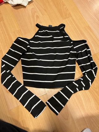 Top de rayas manga larga con hombros descubiertos