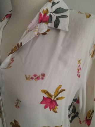 Blusa estampada floral blanca