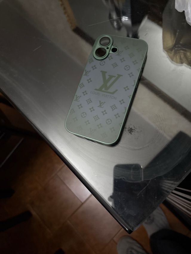 Cover Louis Vuitton iPhone 16