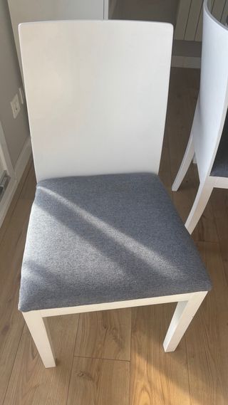 Mesa de comedor y 4 sillas