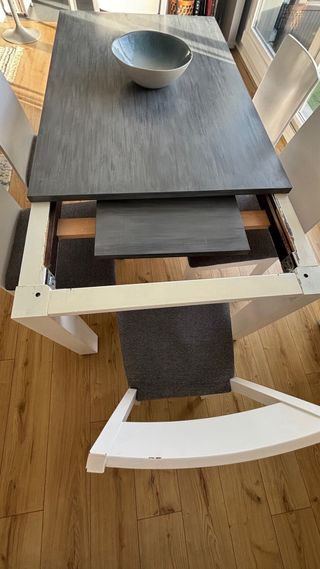 Mesa de comedor y 4 sillas