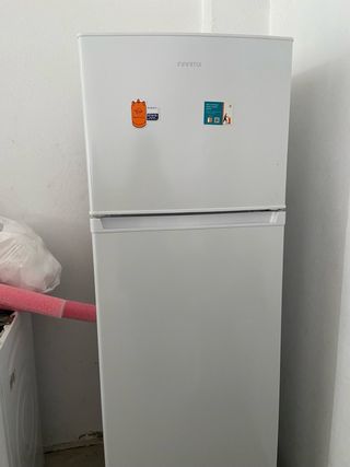 Frigorífico blanco como nuevo