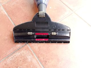 Aspirapolvere De Longhi 1300 W (non funzionante)