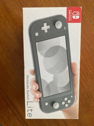 Nintendo Switch con custodia, caricabatterie e giochi