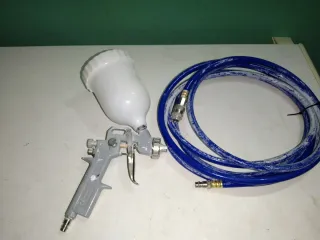 Pistola de pintura y manguera de aire