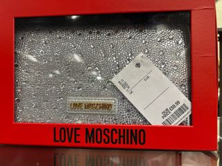 Bolso Love Moschino plateado con pedrería