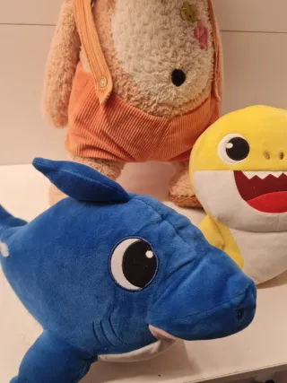 3 Peluches: Oso y Tiburones Bebé