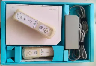 Nintendo Wii con Mando Extra y Micrófono