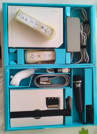Nintendo Wii con Mando Extra y Micrófono