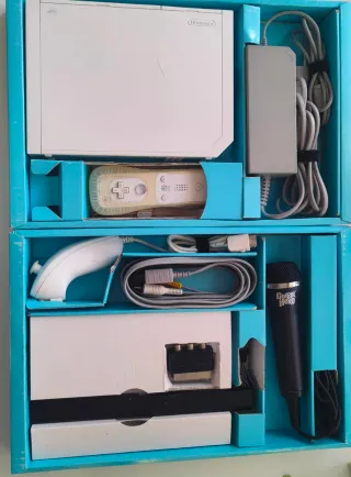 Nintendo Wii con Mando Extra y Micrófono