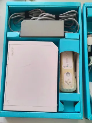Nintendo Wii con Mando Extra y Micrófono