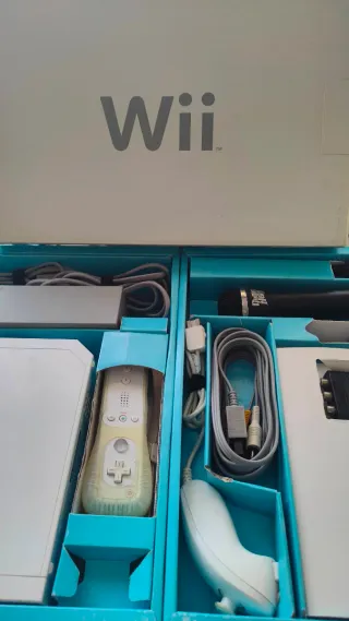 Nintendo Wii con Mando Extra y Micrófono