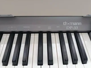 Piano eléctrico con banqueta