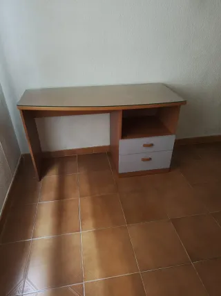 ¡REGALO! Escritorio de cristal y madera