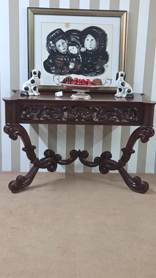 Consola de madera antigua tallada