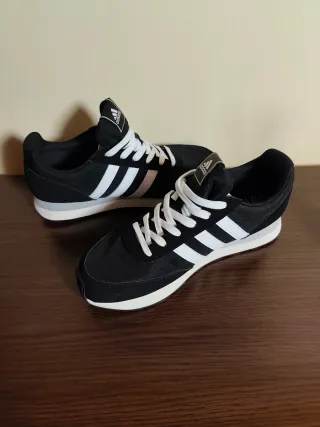 Zapatillas Adidas Negras y Blancas, originales