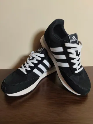 Zapatillas Adidas Negras y Blancas, originales