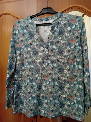 Camiseta estampada hojas verde