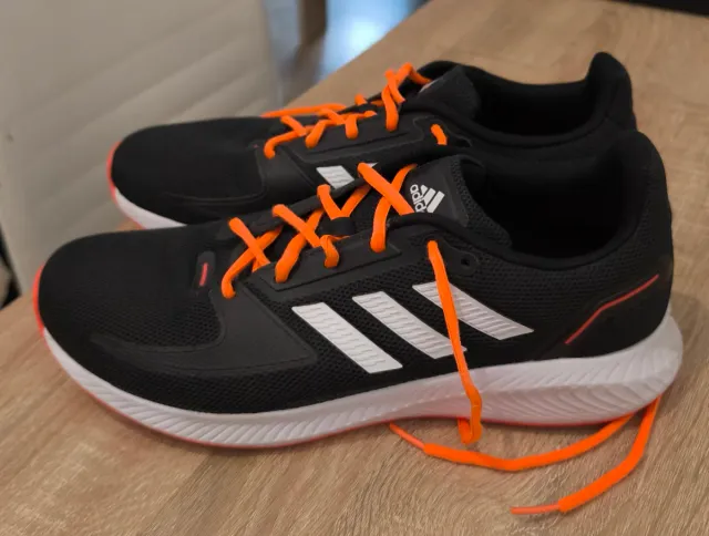 Tenis Adidas Negros con Naranja talla 44