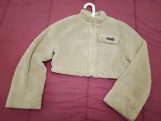 Sudadera crop Bershka pelillo beige S