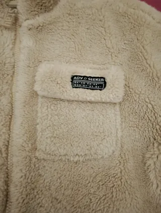 Sudadera crop Bershka pelillo beige S