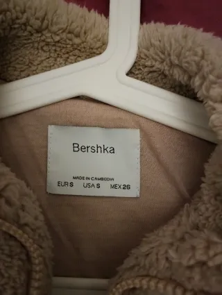 Sudadera crop Bershka pelillo beige S