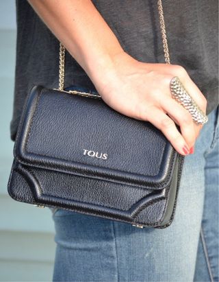 Bolso bandolera Tous Obraian en color azul noche