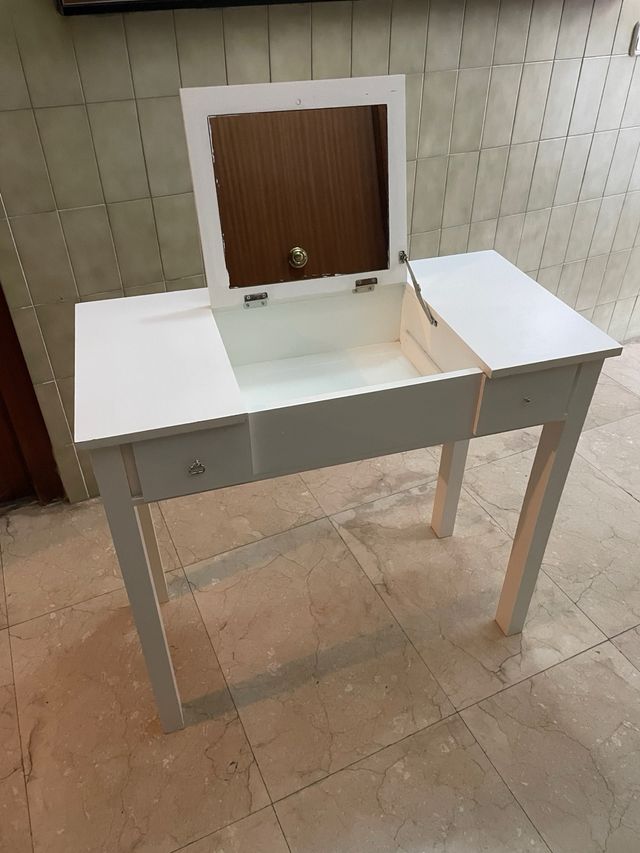Tocador blanco con espejo