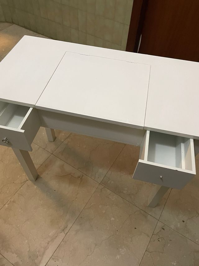Tocador blanco con espejo