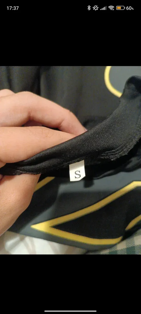 Camiseta Syna World Negra